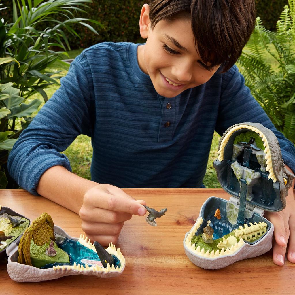 Mattel Jurassic World Micro Compact Head Assortment with Tyrannosaurus and Spinosaurus Figures for Kids, Dinosaur Minifigure Playset (2 Sets), Boxed,