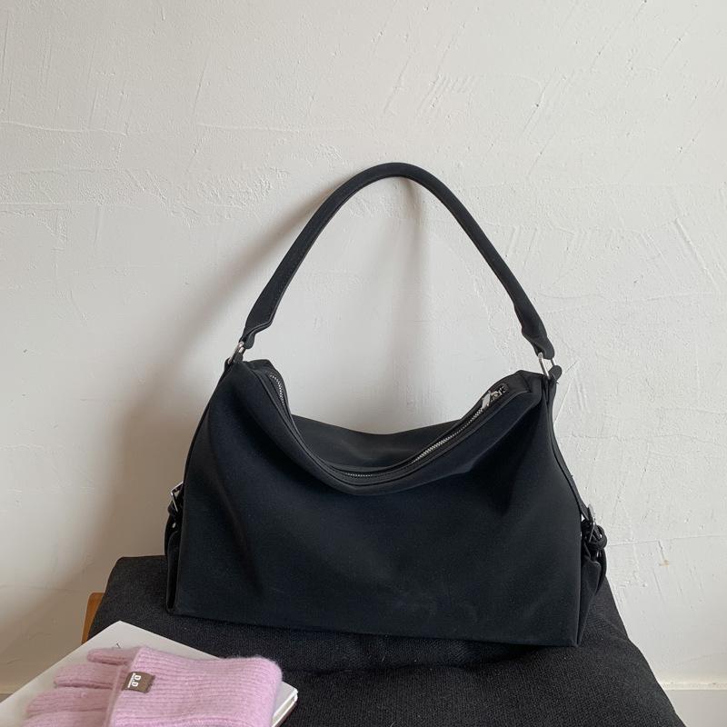 

Large capacity stray bag women s 2025 new trendy Korean niche tote bag fashionable retro shoulder bag