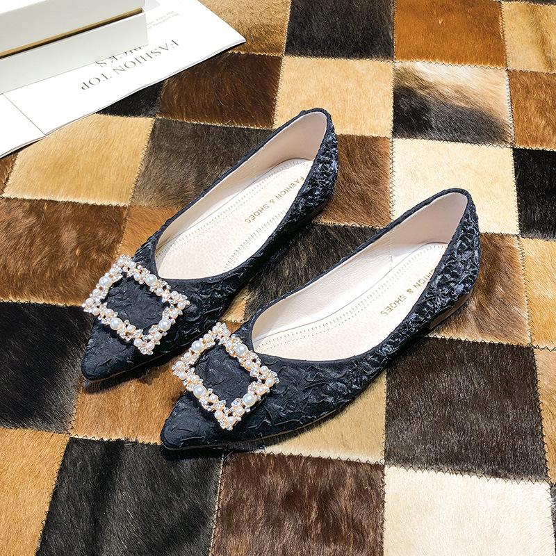 

Модные элегантные мокасины с пряжкой из жемчуга и кристаллов, женские балетки, удобные атласные балетки, женские туфли с острым носком и жемчужными кроссовками, женские 2024 6 чёрный