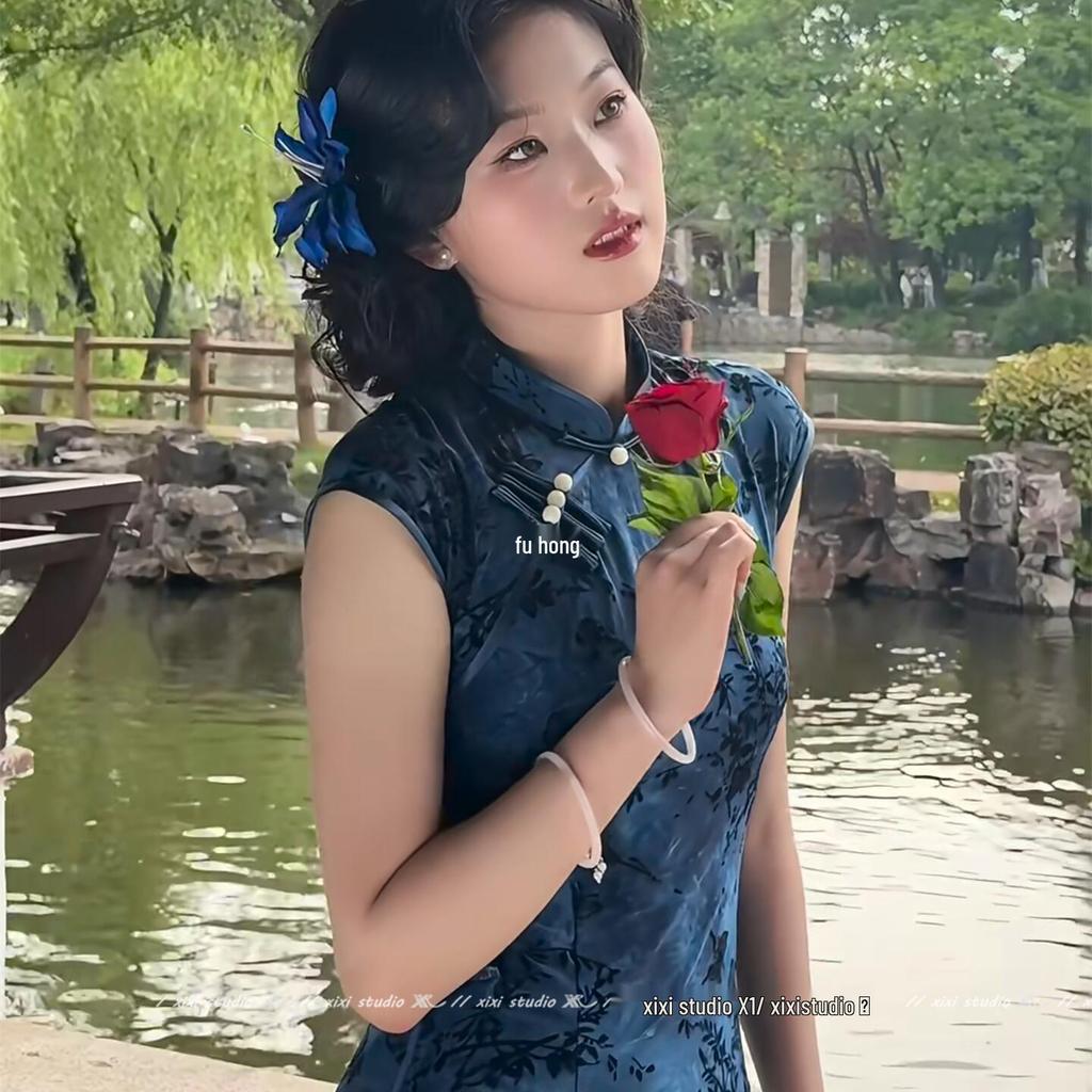 Blaue Lilienblüten Haarspange - Elegantes chinesisches Qipao Haaraccessoire für Frauen