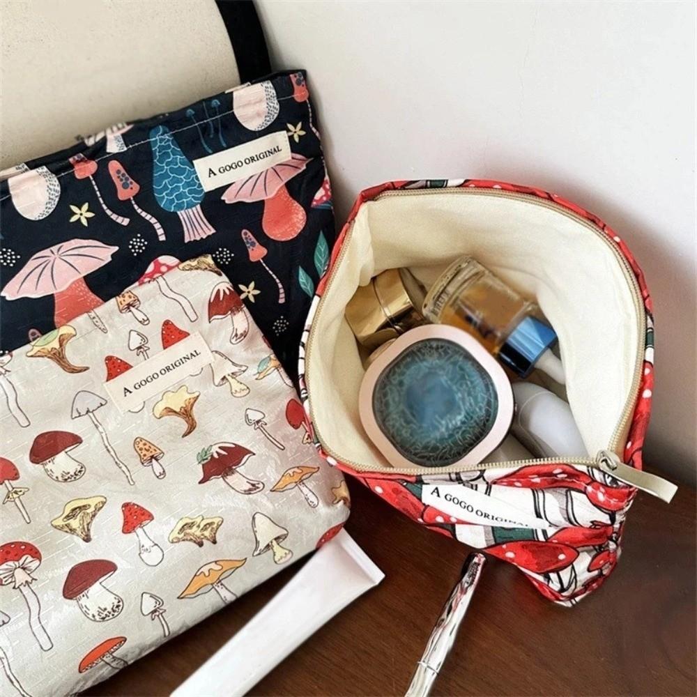 Portable Zipper Cosmetic Pouch Mushroom Large Capacity Wash Bag Toiletry Bag Outdoor
