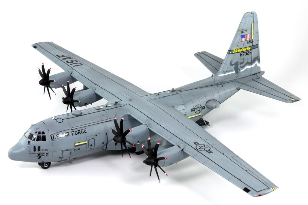 Great Wall Hobby Amerikanisches Transportflugzeug, Gesamtlänge 208 mm, Kunststoffmodell L1011 1/144 C-130H, ca.. (Flugzeug)