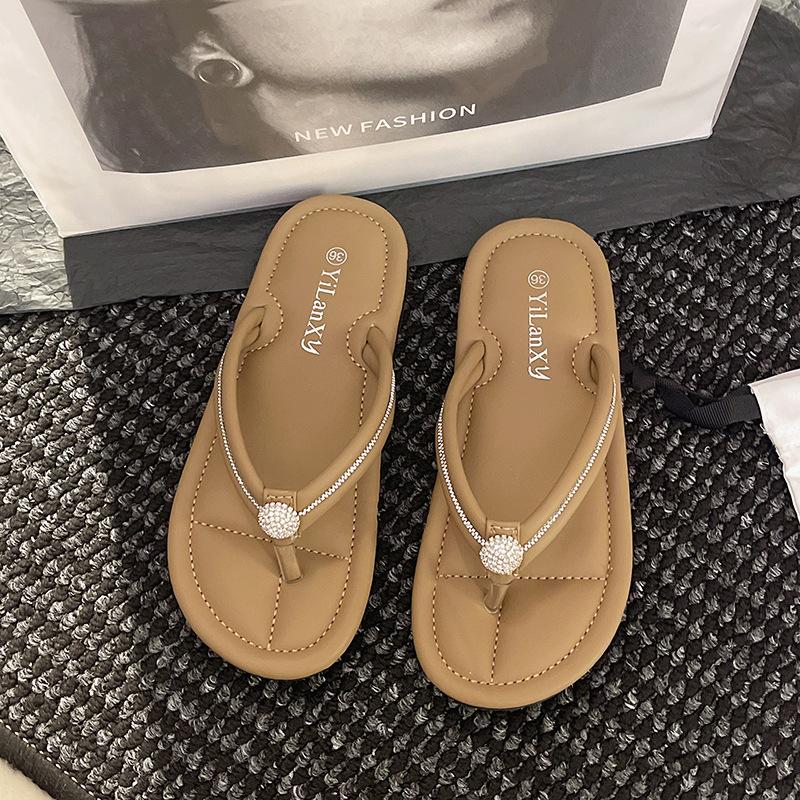 

Pearl flip-flops women s 2025 spring new soft-bottomed cool slippers street photos wear versatile flip-flops women 40 хаки