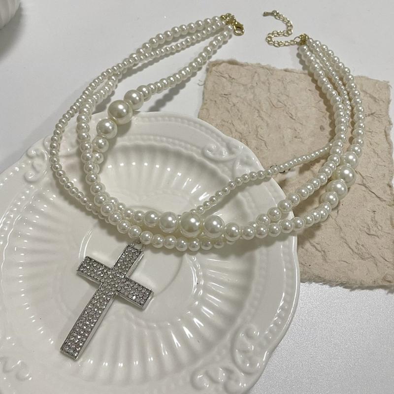 Retro Crystal Crosses Pendant Necklace Featuring Multilayer Faux Pearls Clavicle Chain For Elegant Jewelry Collection