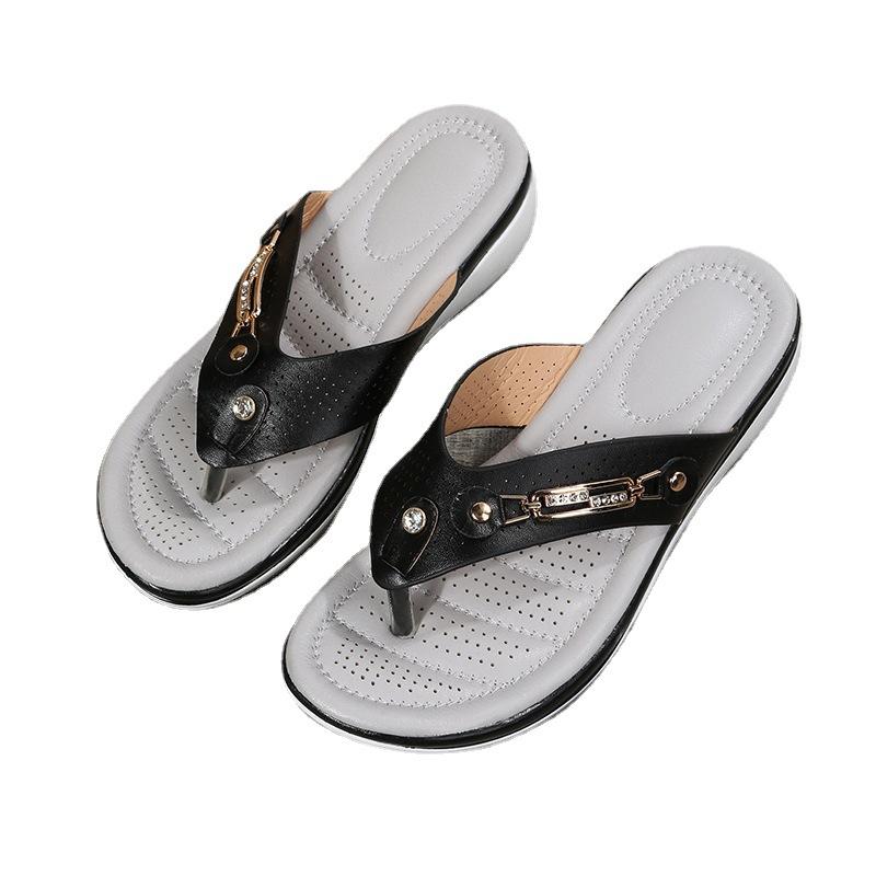 2025 Neue unabhängige Station 2025 Metallschnalle Strandsandalen Damen Sommer Keilabsatz Modische Freizeitsandalen für Damen