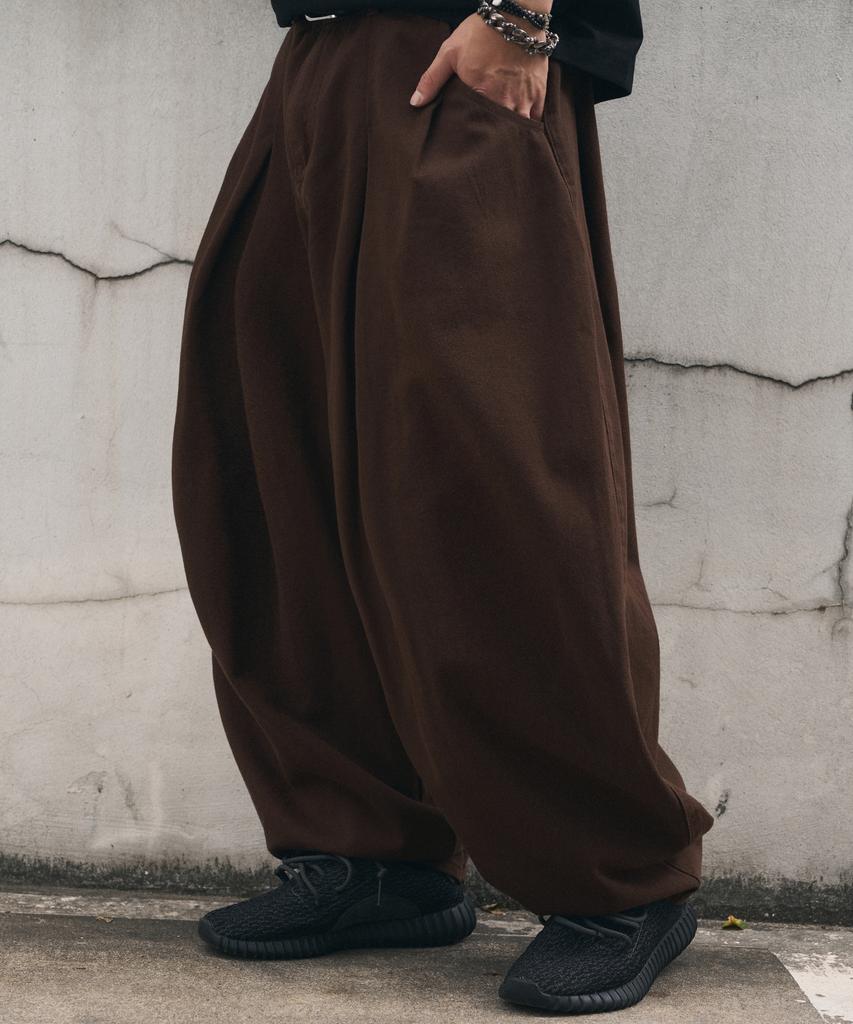 Beokeuldaun [26 Year Ver.] Inverted Tuck Balloon Fit Wide Cotton Pants (Brown)