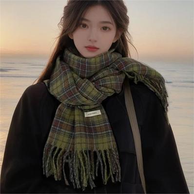 Sciarpa a Quadri Verdi Retrò da Donna: Sciarpa Calda di Alta Gamma per Autunno/Inverno - Stile Coreano e Versatile con un Tocco Unico