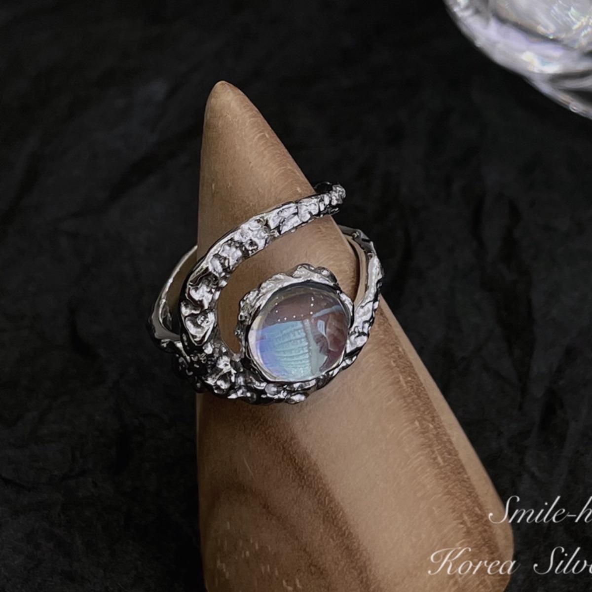 

Korean Style Moonstone Half-Moon S925 Silver Minimalist Ring Adjustable