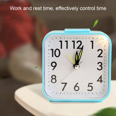 Sveglia senza ticchettio Orologio da comodino silenzioso alimentato a batteria Luce notturna Facile da leggere Orologio da viaggio abbastanza rumoroso per chi ha il sonno pesante Bambini Anziani