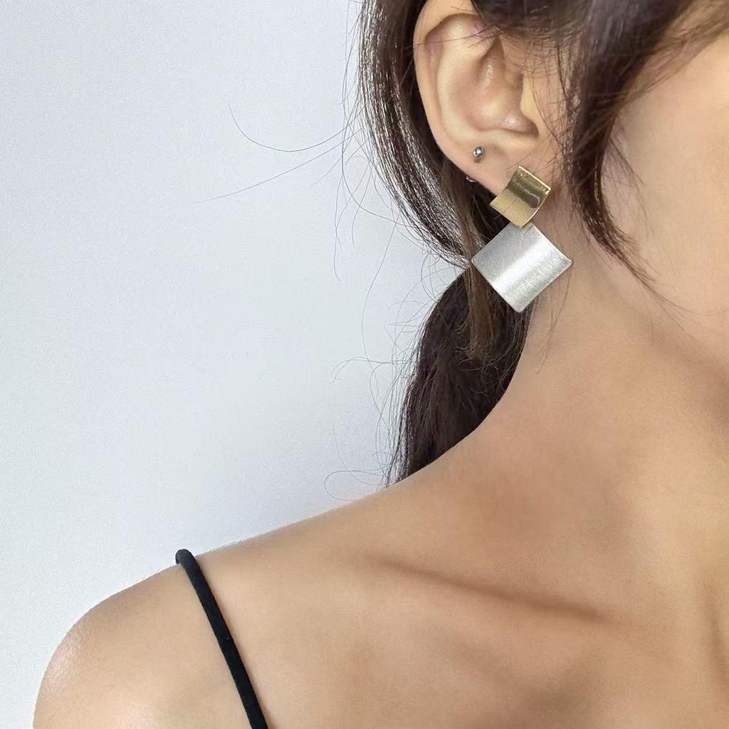 Elegant Geometric Rhombus Earrings: Versatile, High-End Design for Women