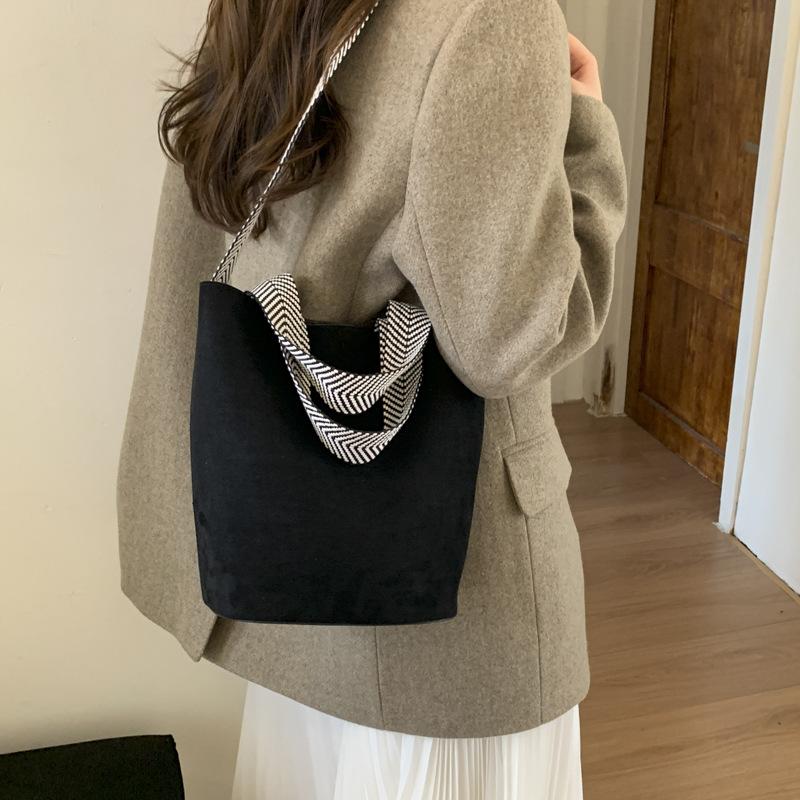 Leopard print bag women's 2025 new high-grade textured suede hand bag large-capacity shoulder crossbody bucket bag