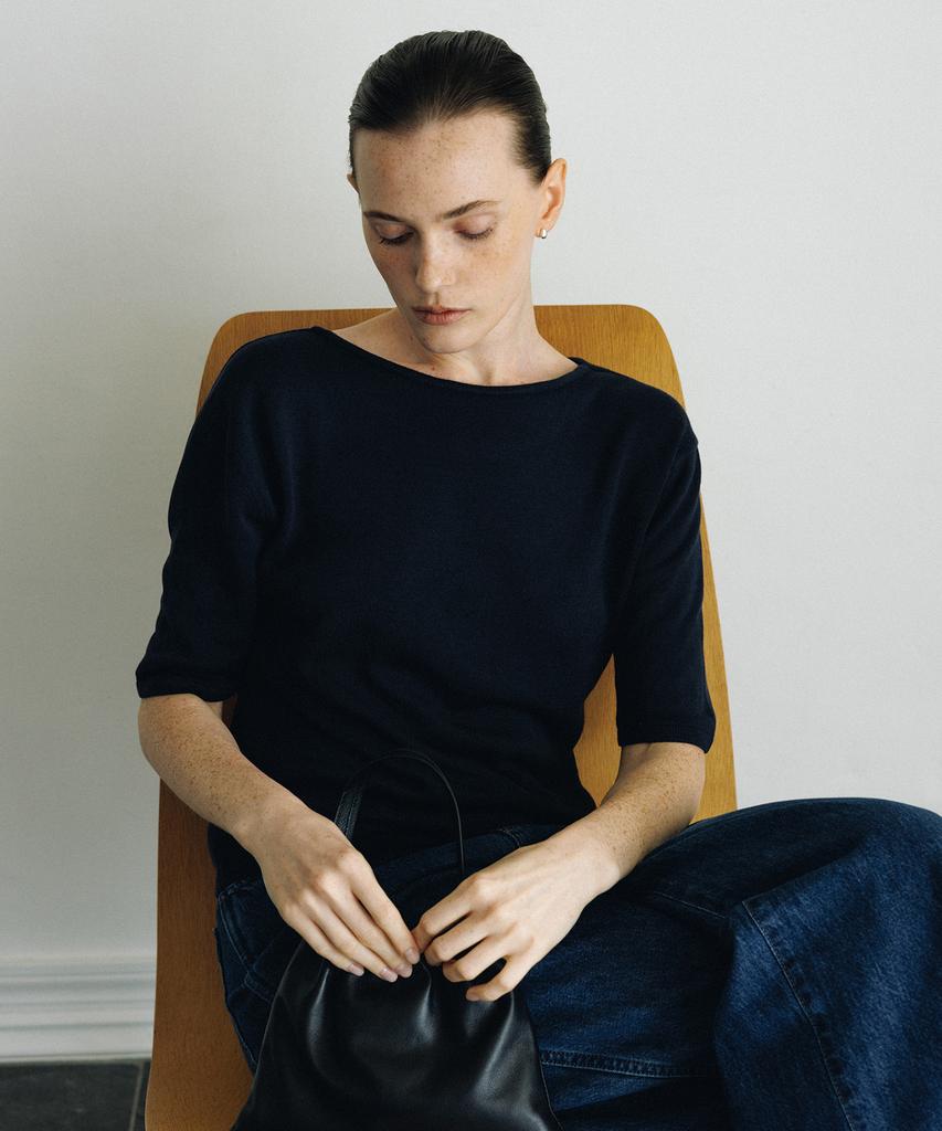 Beullaengkeulumumeon Boat Neck Half Knit_Navy