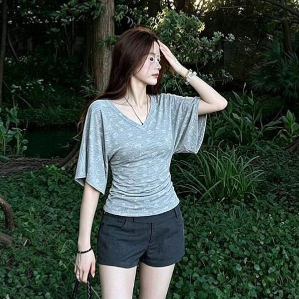 V-neck Kitty Print Bat Short-sleeved T-shirt Women's Summer Spice Slim and Thin Versatile Top