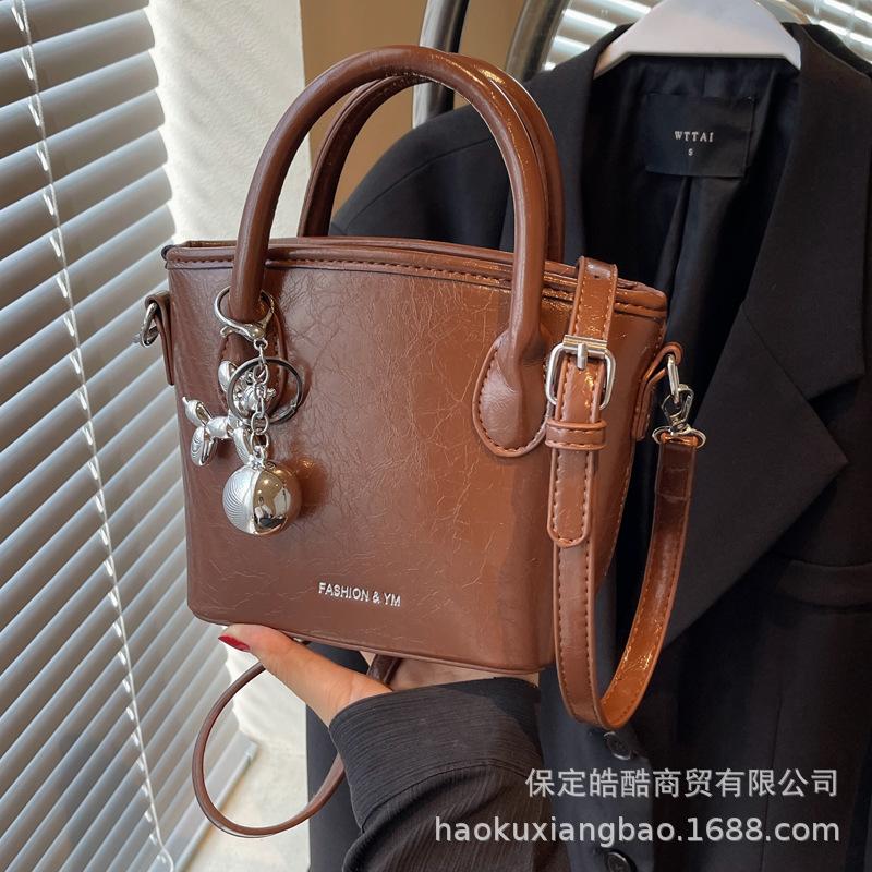 This year's popular retro bag women's summer 2025 new fashion niche messenger bag women's portable bucket bag