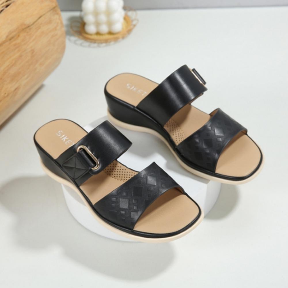 Women Slippers Summer Outside 2025 New European American Sandals Women's Shoes Comfortable Casual Beach Slope Heel Slippers