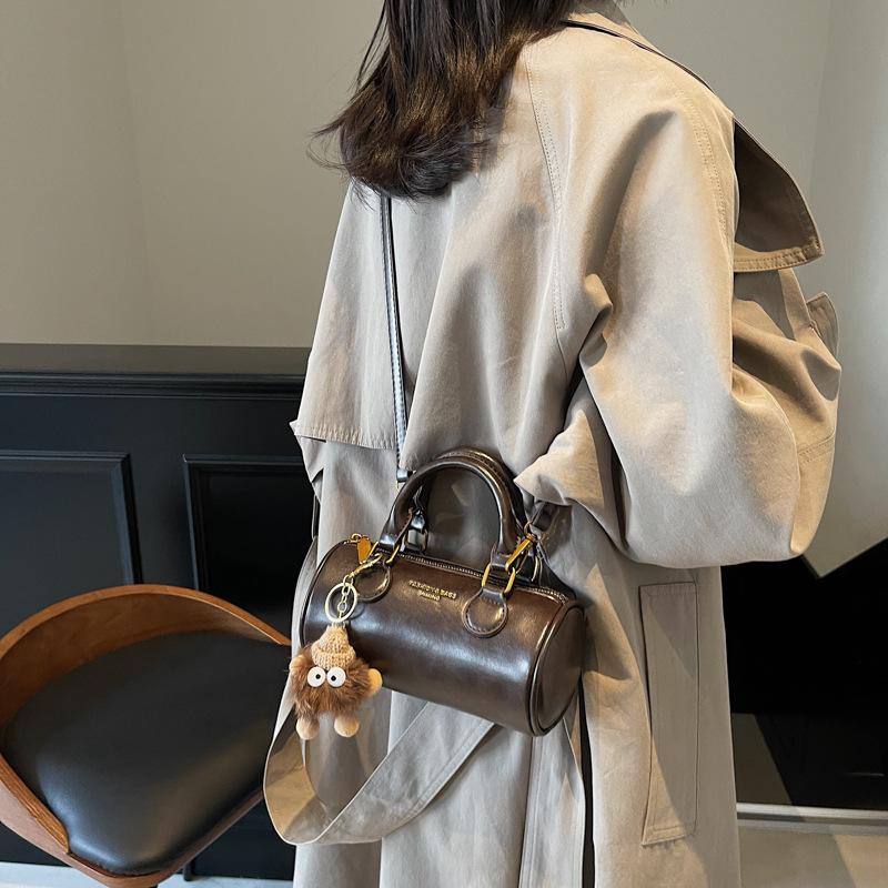 Portable small bag women's 2025 new autumn and winter retro fashion cylinder bag high-end versatile messenger bag
