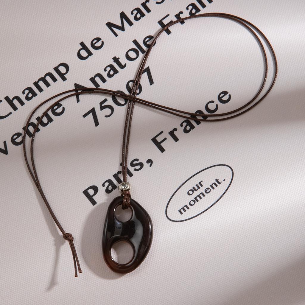 Retro Ethnic Style Ring Resin Hollow Pendant Necklace, Simple Irregular High-End Long Sweater Chain