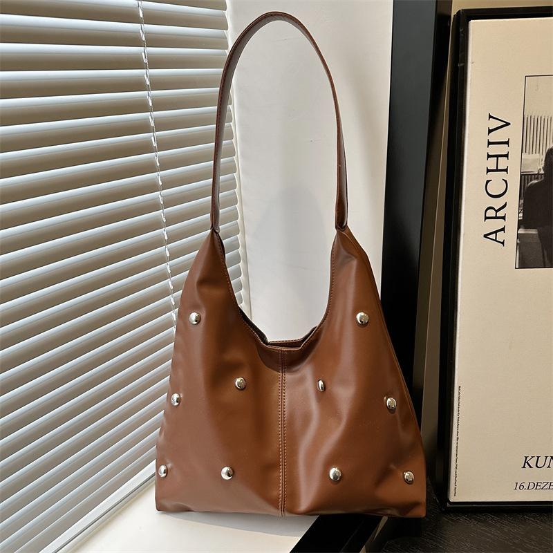 New Trend Fashion Handbag Women's Tote Bag Trend Rivet Commuter Personality Casual Shoulder Underarm Bag