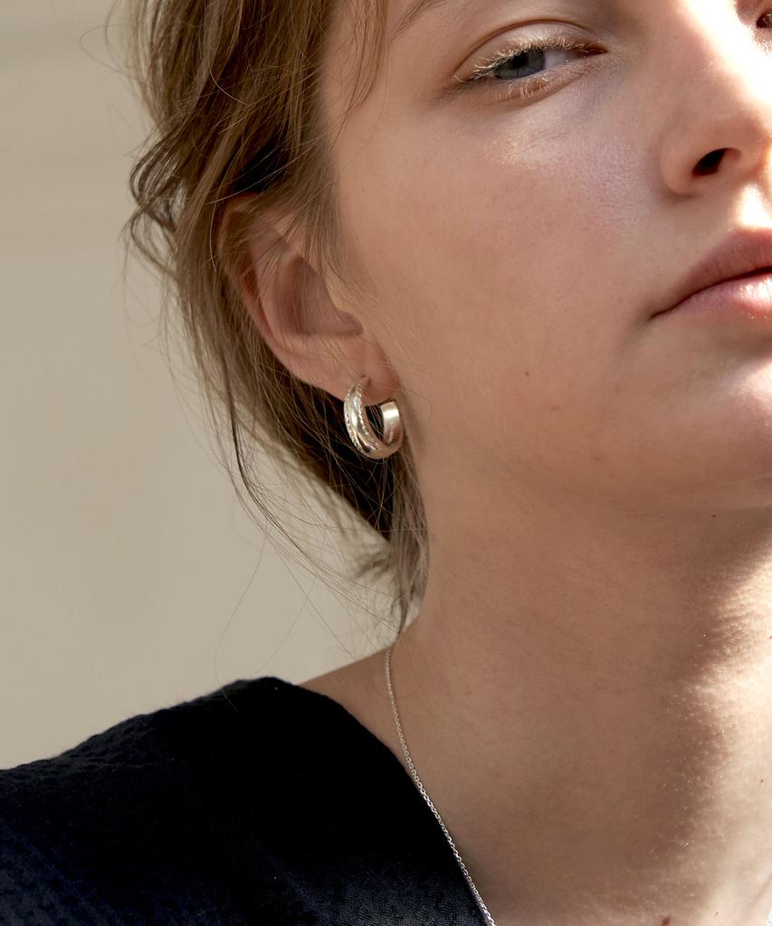 Ound Stitch Silver Bold Ring Earrings