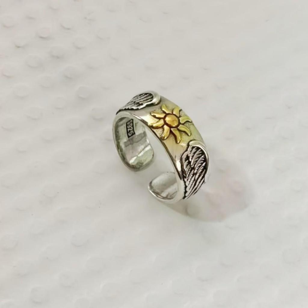Elegant Adjustable Sun Ring with Wings for Men and Women - Personalized Retro Jewelry