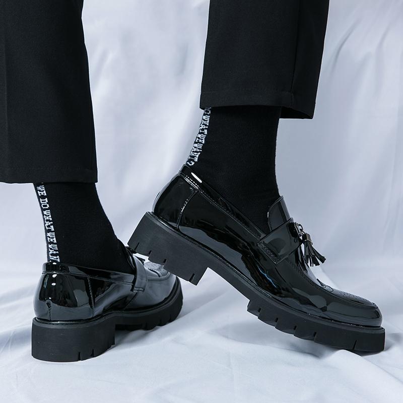 

Кожаная обувь большого размера мужская четырехсезонная глянцевая закрывающая стопу деловая повседневная обувь британская и корейская версия под костюм мужская кожаная обувь 46 чёрный