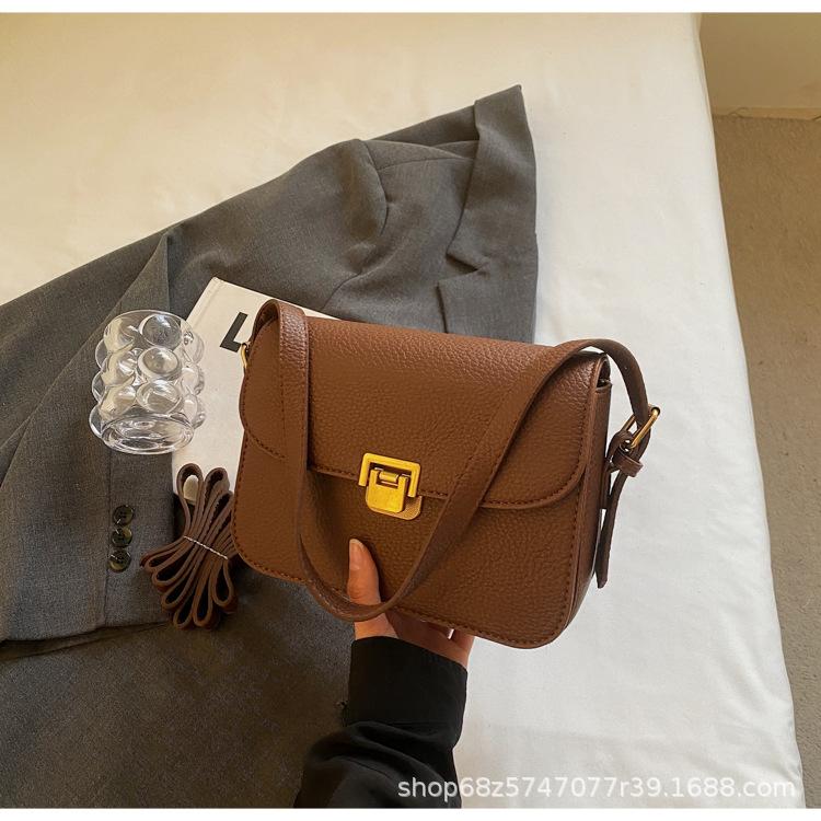 

High-end saddle bag women s 2025 new niche retro flap zipper small square bag simple niche crossbody bag темно-коричневого