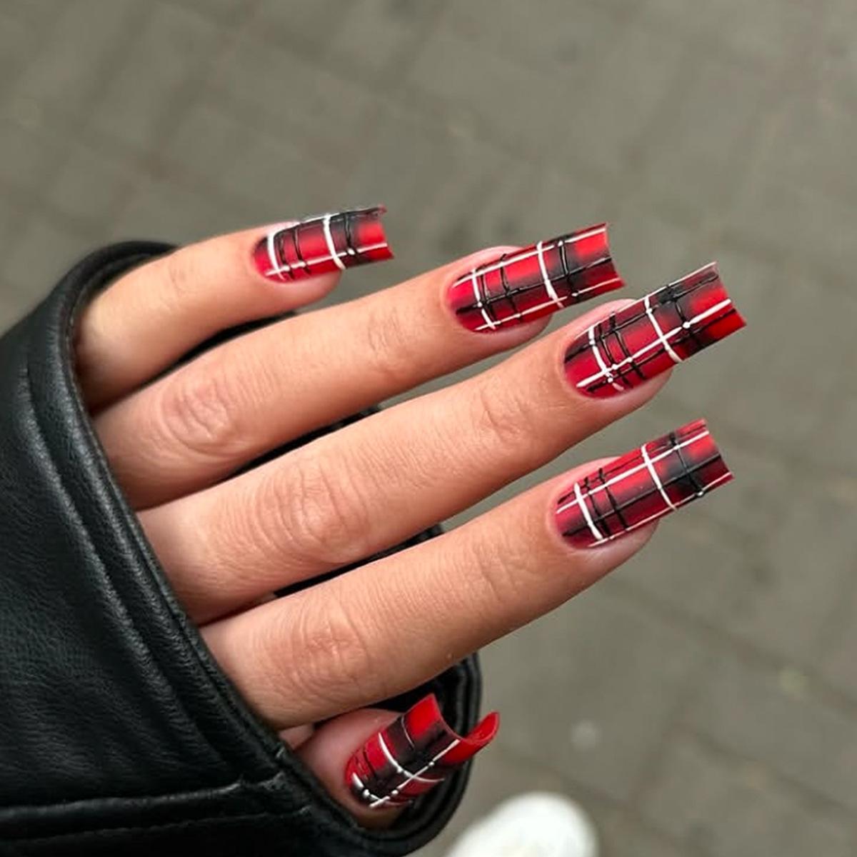 

24PCS Y2k Square Press on Nails Edgy Metallic Silver Star White French Fake Nails Hot Girls Sweet Cool Plaid Polka Dot Nail Tips
