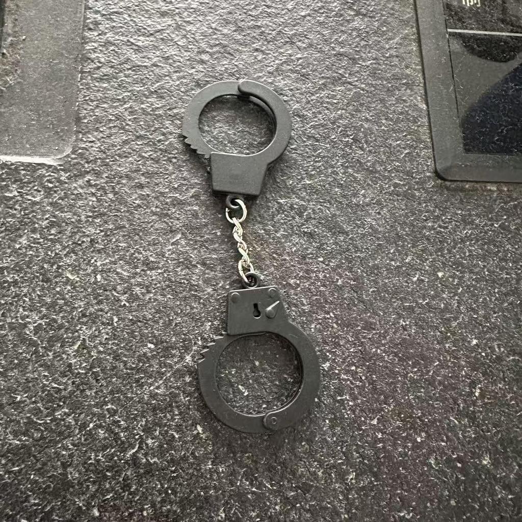 Personalized Metal Handcuffs Keychain - Creative Car Pendant & Waist Accessories
