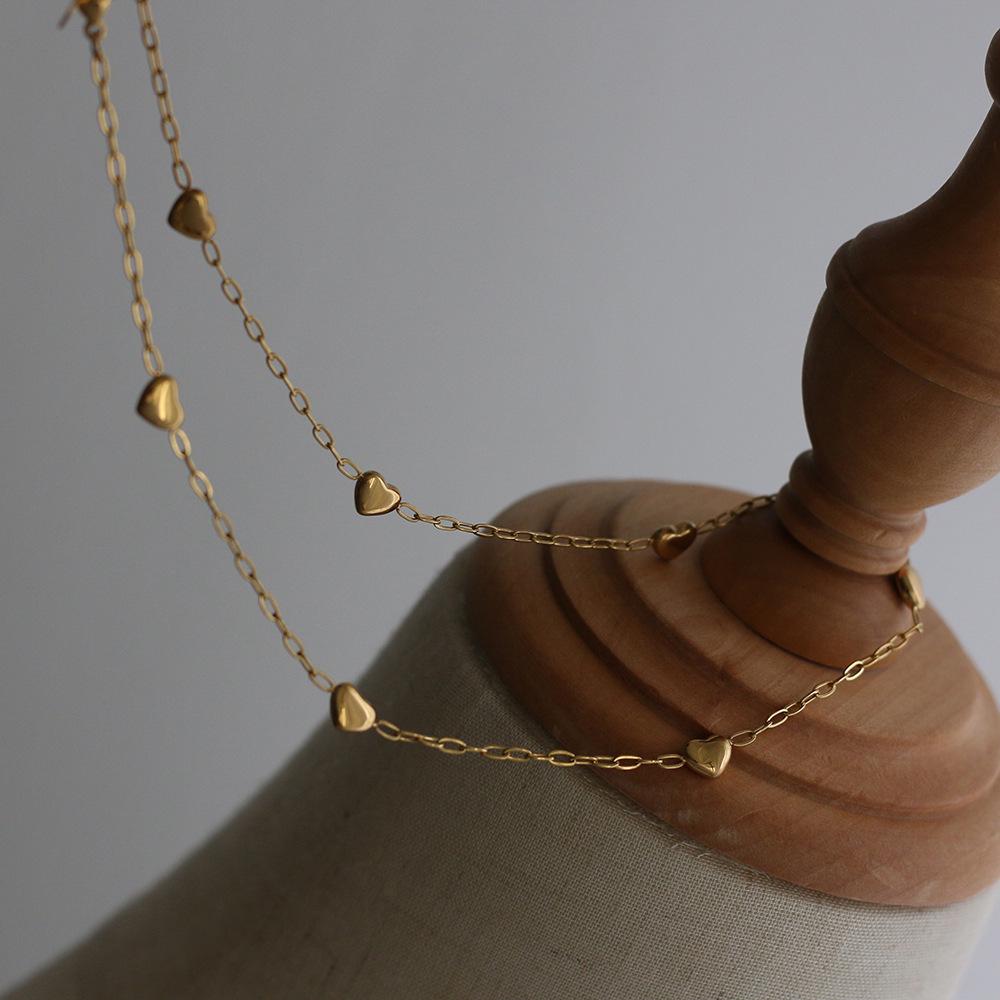 French Retro Sweet Peach Heart Necklace: Gold-Plated Titanium Multiple Hearts Clavicle Chain for Women
