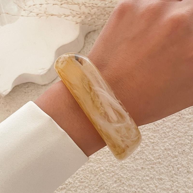 Trendy Adjustable Resin Bangle In Multiple Color Portable And Sturdy For Daily Wear