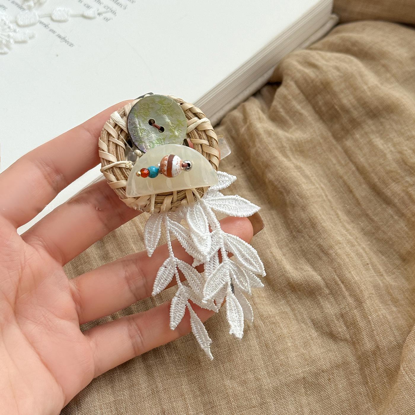 Ретро Брошь с кисточкой из ротанга в виде цветка и банта: Элегантная осенне-зимняя модная брошь.