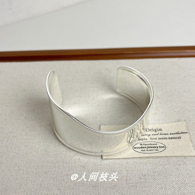 Curved Wide Version Smooth Opening Bracelet Female Special Interest Light Luxury Fancy European and American Couple Bracelet Armband Bracelet