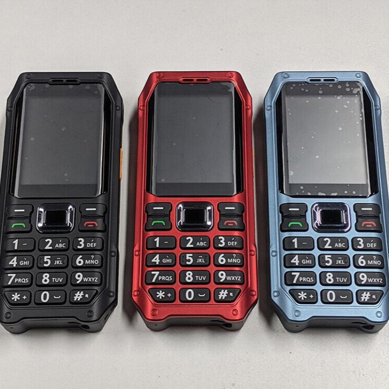 Soyes K80 GSM 2G Mobilní telefon 2,4palcový HD displej Dual SIM MP3 FM Vibrace 1800mAh SOS Svítilna Budík Tlačítkový telefon pro seniory