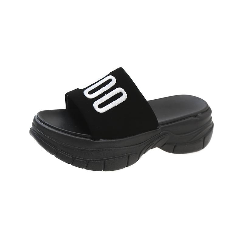 

Крутые тапочки, женская верхняя одежда, лето 2024, новая импортная торговля, мода, вышитые буквы, повседневные тапочки с толстой подошвой и одним словом 35 чёрный