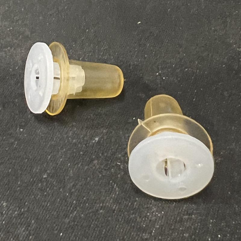 Mitsubishi Pajero V7/9/WK Tail Light Fixing Buckle MU000613