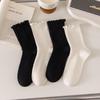 Weiße Spitzensocken mit Rüschenrand für Damen - Herbst/Winter Trendig und Schweißabsorbierend, Perfekt zu kleinen Lederschuhen