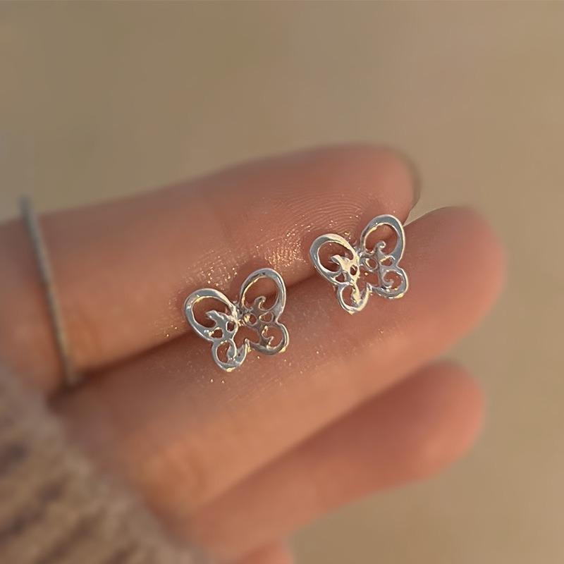 Orecchini a lobo farfalla in argento sterling S925 da donna design di nicchia ins senso del design orecchini senza fastidio orecchini per buco dell'orecchio semplici
