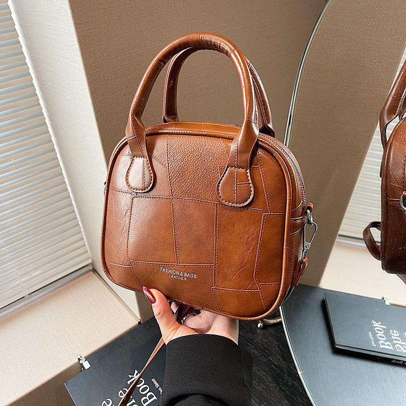 

Retro simple handbag small bag women s 2025 new autumn small square bag versatile one-shoulder crossbody mobile phone bag коричневый