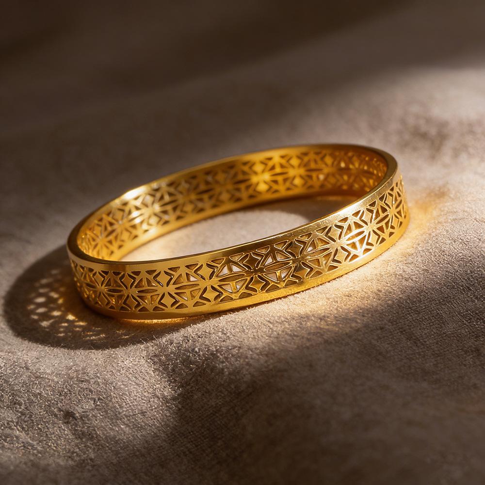 Simple Hollow Bracelet, Light Luxury, Niche Women's Bracelet, Flower Shape