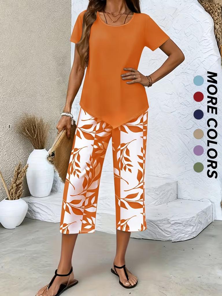 Hellblaues Zweiteiler-Set mit kurzen Ärmeln, Cropped-Top und bedruckter Hose