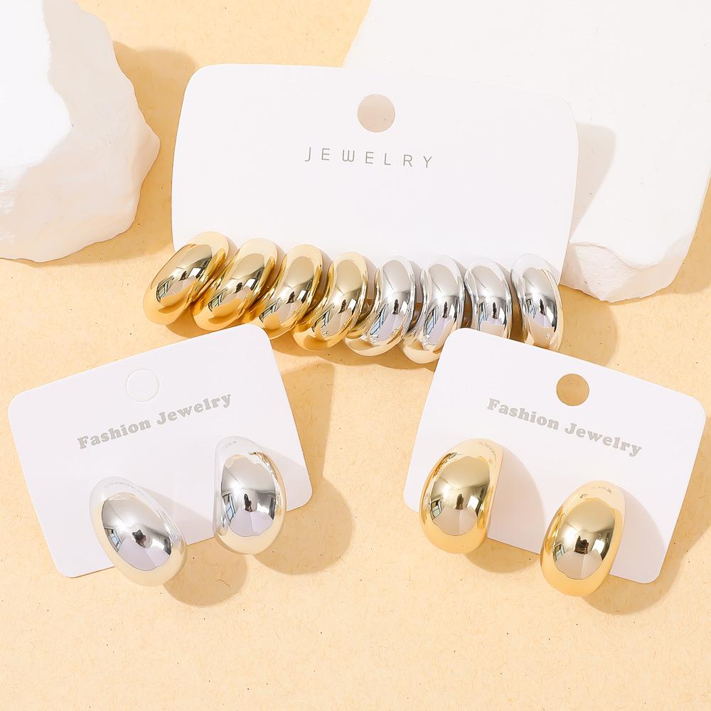 Retro Doudou C-shaped stud earrings French texture sense personalized fashion versatile light luxury sense wide face ear jewelry women