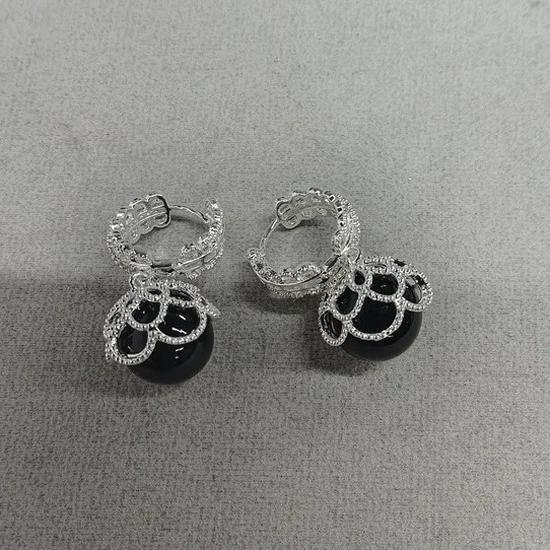 Gold-Plated Zircon Pearl Lace Earrings: French Retro, Versatile, and Luxurious Accessory for Women.