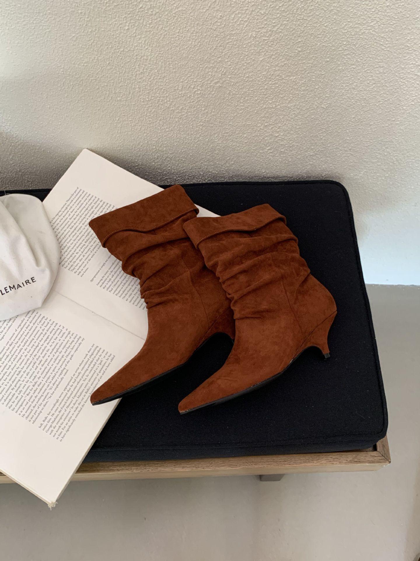 

Pointed short boots women s 2025 new autumn and winter boots pleated piled boots niche design thin boots thin heels high heels 39 коричневий