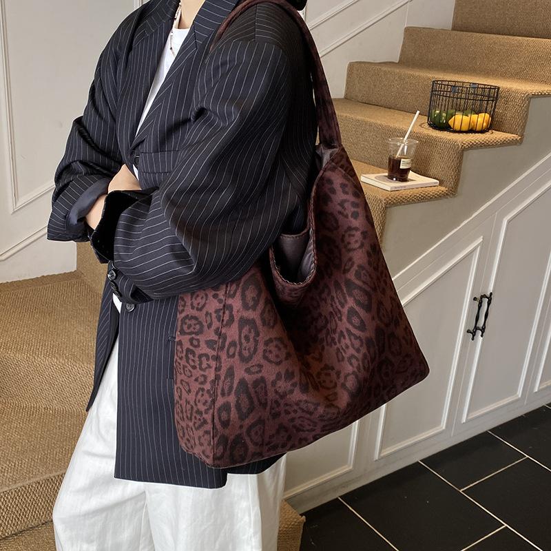 Tasche mit Leopardenmuster mit großer Kapazität, Damenmode, neue Herbst- und Winterkollektion, vielseitige Schultertasche im Retro-Pendlerstil