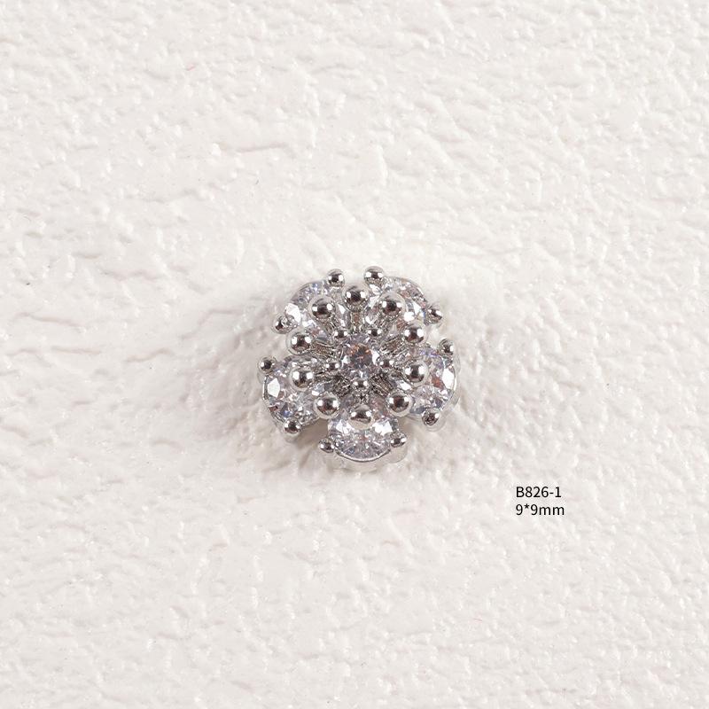 Trendiger Strass- und Zirkon-Nagelschmuck mit diamantbesetzten Metallpailletten