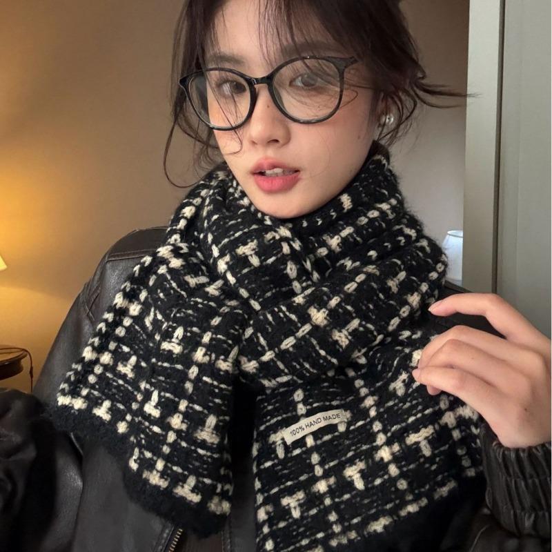 Black and white plaid scarf women's autumn and winter versatile high-end scarf student warm and cold-proof couple