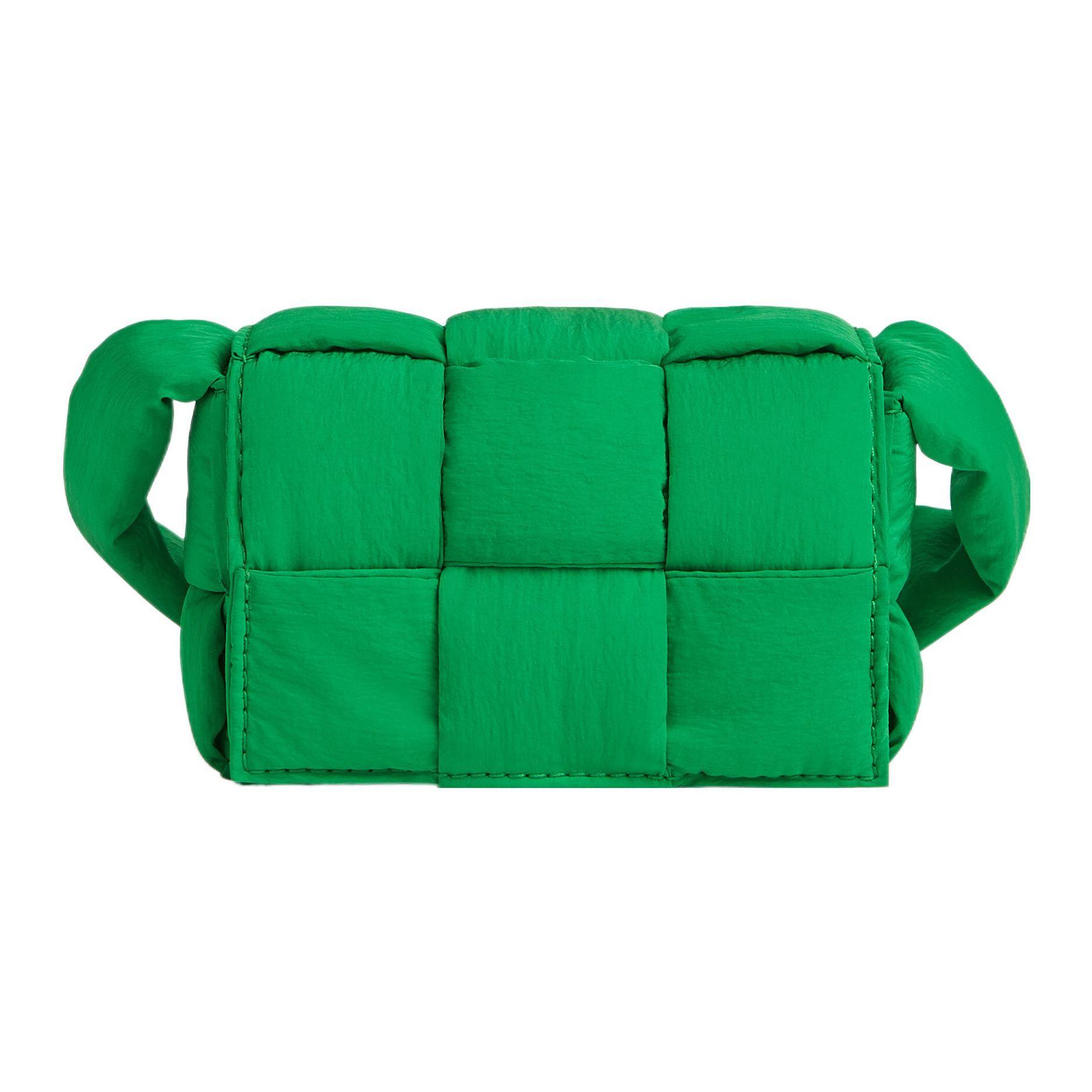 

Bottega Veneta Mini Padded Intreccio Nylon Crossbody Bag Parakeet/Silver Women Bags Green 691018-VBO81-3724 Basic Set (Bag+Dust Bag)