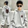 Latest children's retro fun spider-print pullover hoodie. Boys' and girls' loose and comfortable turtleneck sweaters.