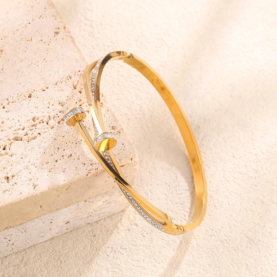 

1 шт. Браслет из титановой стали, нержавеющей стали, инкрустированный цирконом, с золотым покрытием, классического и простого стиля, подходит для повседневной носки женщинами