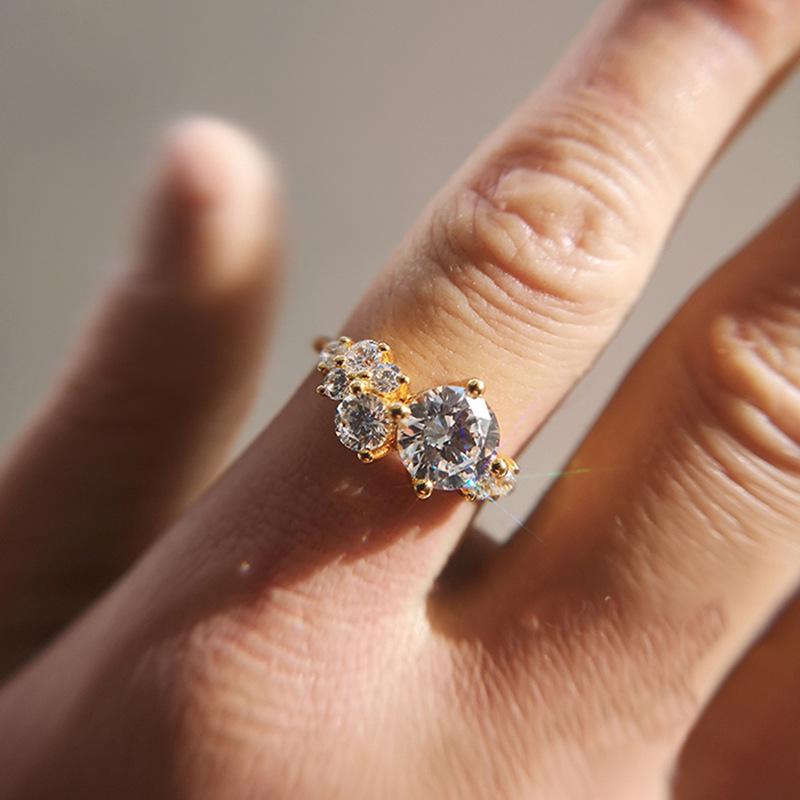 

Кольцо из стерлингового серебра 925 пробы с белыми бриллиантами – Креативный ретро-дизайн, Европейская и американская мода Size 7 золотой